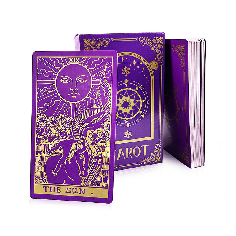 Jeu de cartes de tarot en feuille violette