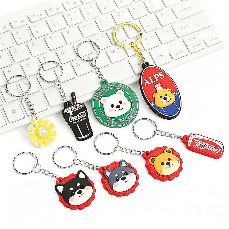 Porte-clés en PVC souple personnalisé avec de jolis designs de boissons et de personnages